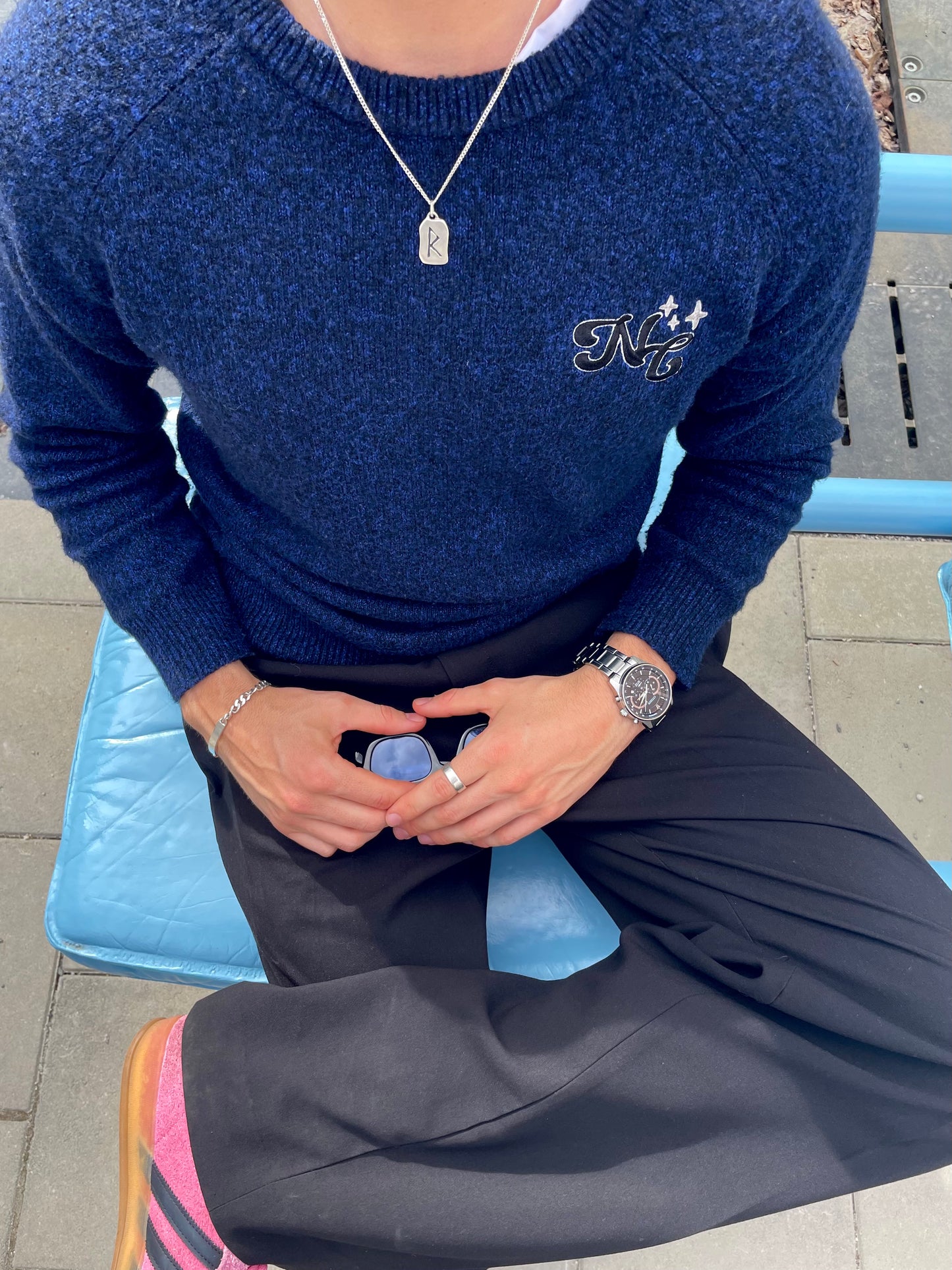 Navy blue stickad tröja