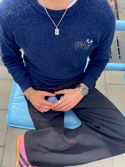 Navy blue stickad tröja